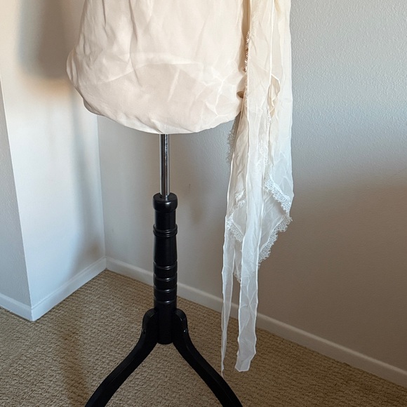 Robert Rodriguez Elegant Cream One-Shoulder Top - Picture 5 of 10